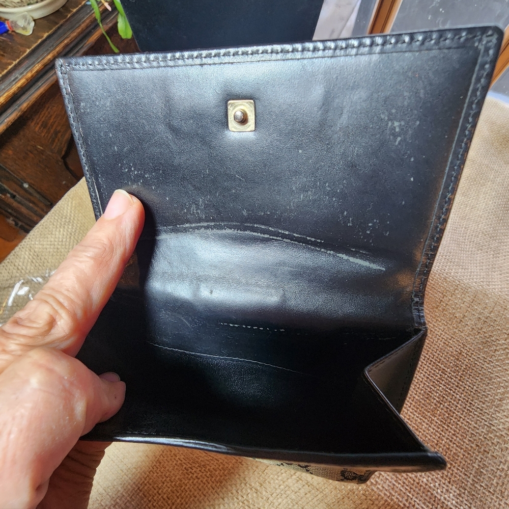 Gucci Black GG Canvas and Leather French Compact Wallet - Picture 5 of 16